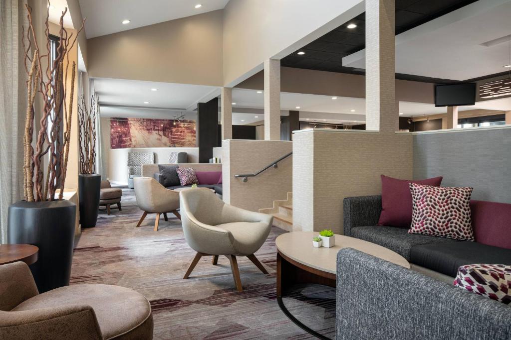 a lobby with couches and chairs and tables at Courtyard Fremont Silicon Valley in Fremont