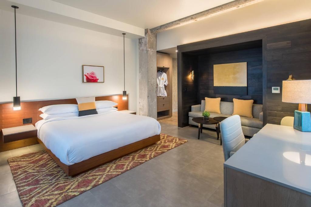 The Hi-Lo, Autograph Collection - Corner Junior King Suite With City View