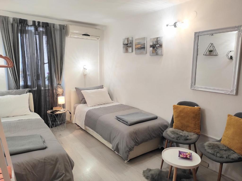 Apartments & Rooms As - Twin Room