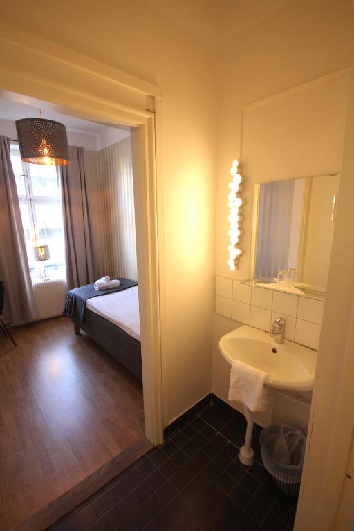 Vattengrändens Vandrarhem & Hotel Norrköping - Standaard Eenpersoonskamer Met Gedeelde Badkamer