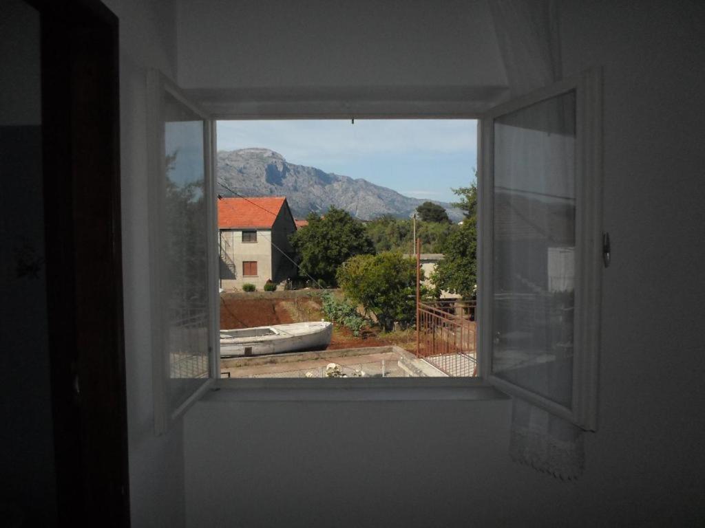 Nespecifikovaný výhled na hory nebo výhled na hory při pohledu z apartmánu