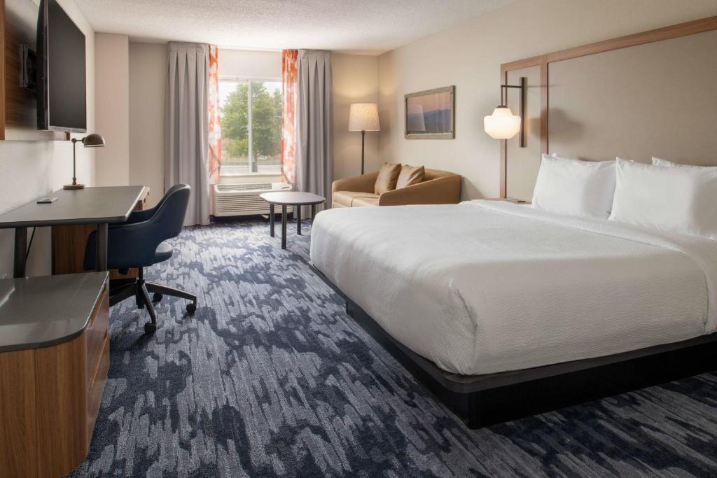 Postel nebo postele na pokoji v ubytování Fairfield Inn Spokane Downtown