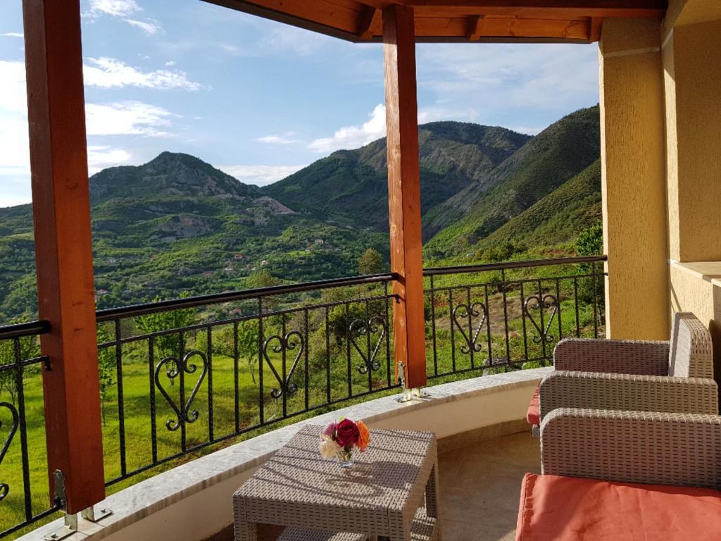 Nespecifikovaný výhled na hory nebo výhled na hory při pohledu z hotelu
