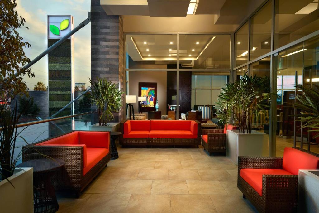 Posezení v ubytování Courtyard by Marriott Queretaro