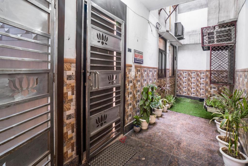 Zahrada ubytování Homlee-Villa Luxury-2BHK-Anand Vihar-Ramprastha