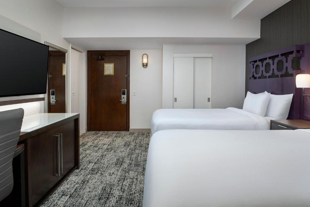 Courtyard by Marriott San Diego Downtown - Habitación Queen Con Vista A La Ciudad
