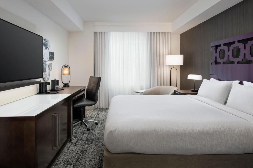 Courtyard by Marriott San Diego Downtown - King Room