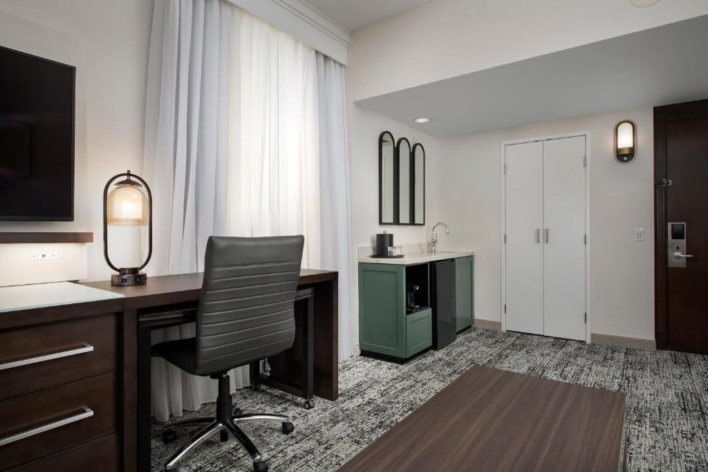 Courtyard by Marriott San Diego Downtown - Suite King Con Sofá Cama
