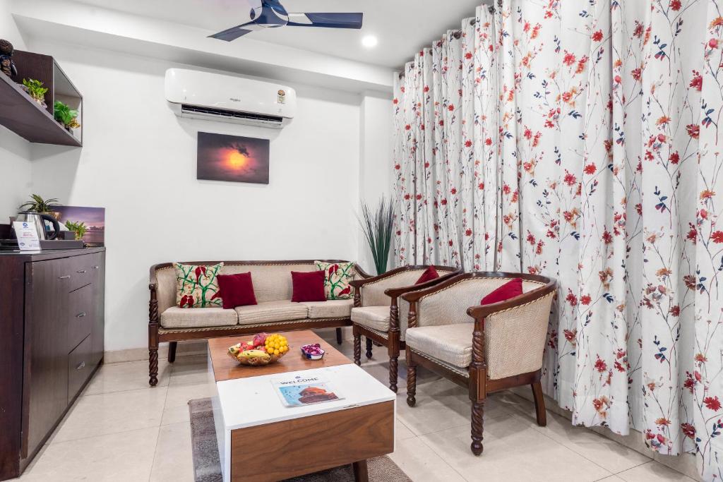 Posezení v ubytování Homlee-Villa Luxury-2BHK-Anand Vihar-Ramprastha