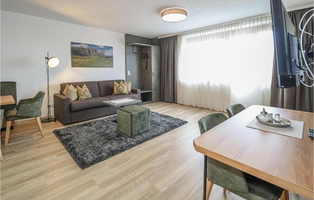 Beautiful apartment in Innsbruck with WiFi and 1 Bedrooms, Innsbruck
