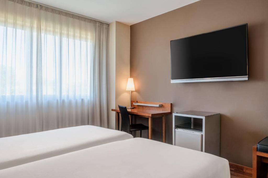 TV a/nebo společenská místnost v ubytování AC Hotel Guadalajara by Marriott, Spain