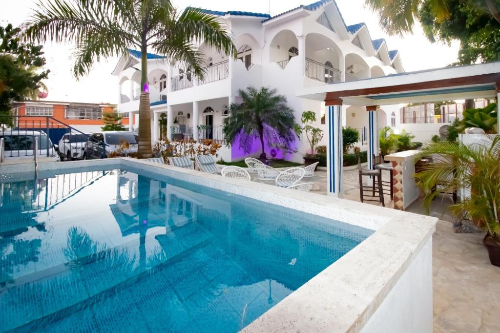 a swimming pool in front of a villa at Hotel Villa Capri in Boca Chica