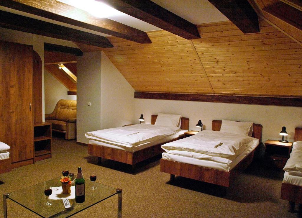 Posteľ alebo postele v izbe v ubytovaní Noclegi Helvet