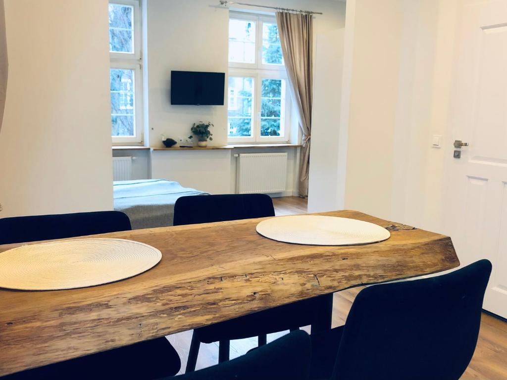 Televízia a/alebo spoločenská miestnosť v ubytovaní Apartament Szeroka Old Town