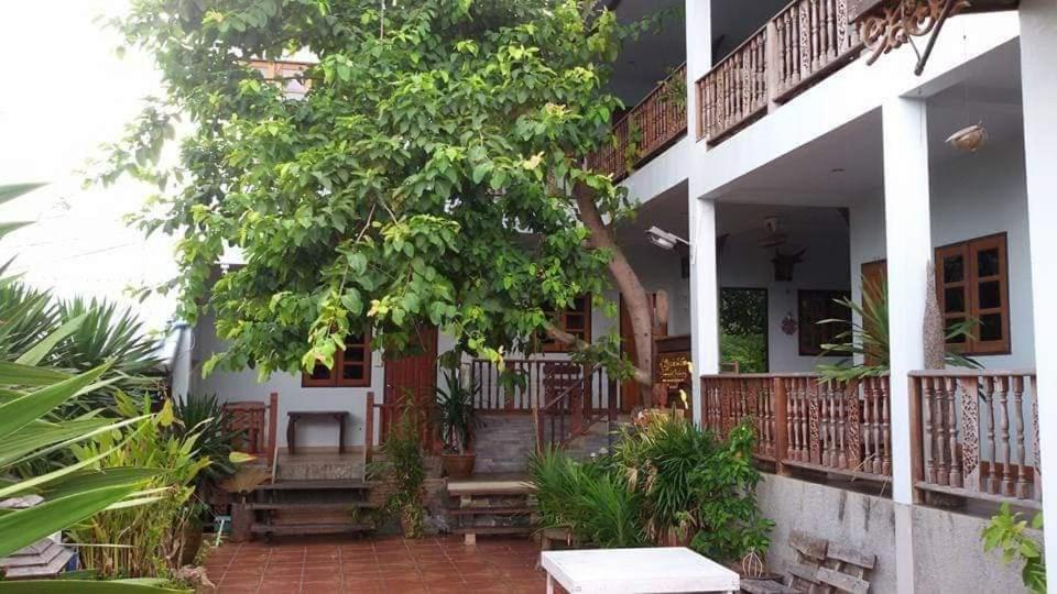 Sawasdee Sichang Resort - Quadruple Room With Balcony