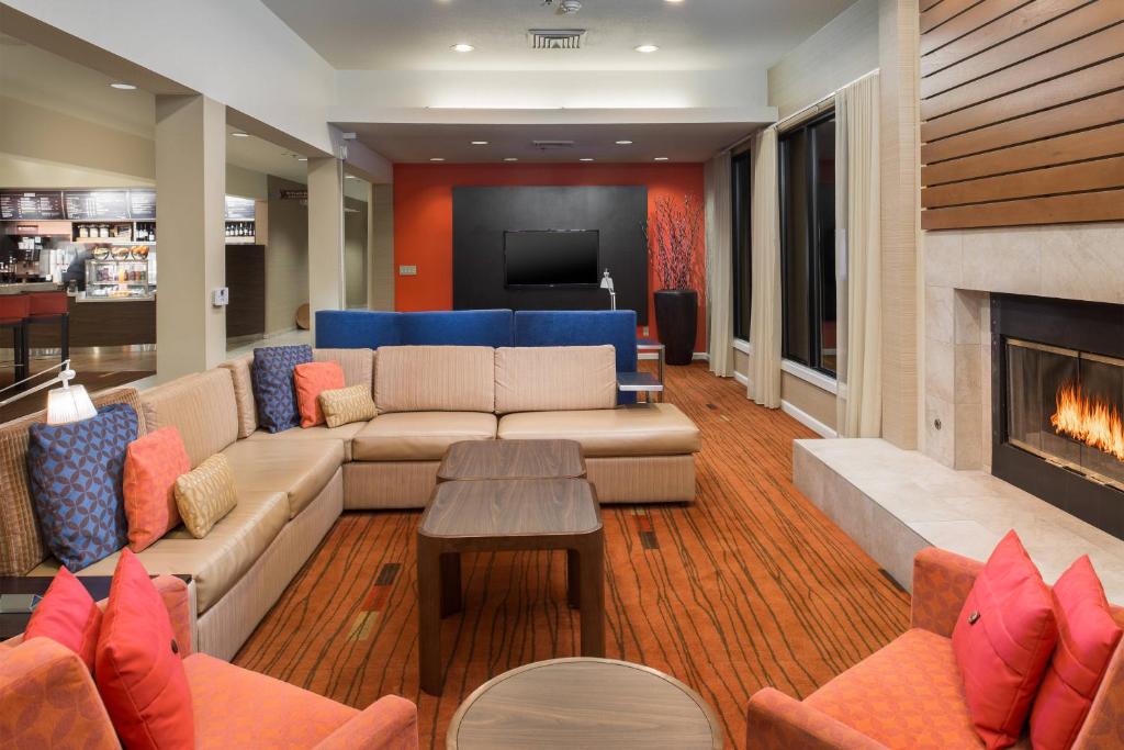 a living room with a couch and a fireplace at Courtyard by Marriott Vacaville in Vacaville