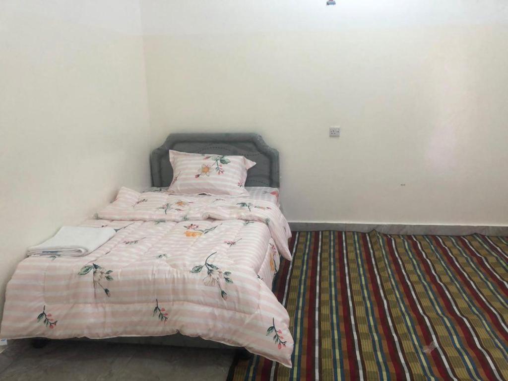 Postel nebo postele na pokoji v ubytování Haret Nizwa hostel
