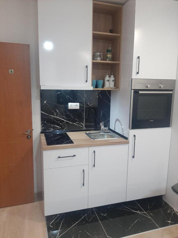 Bulevar Star Apartment - Resim 10