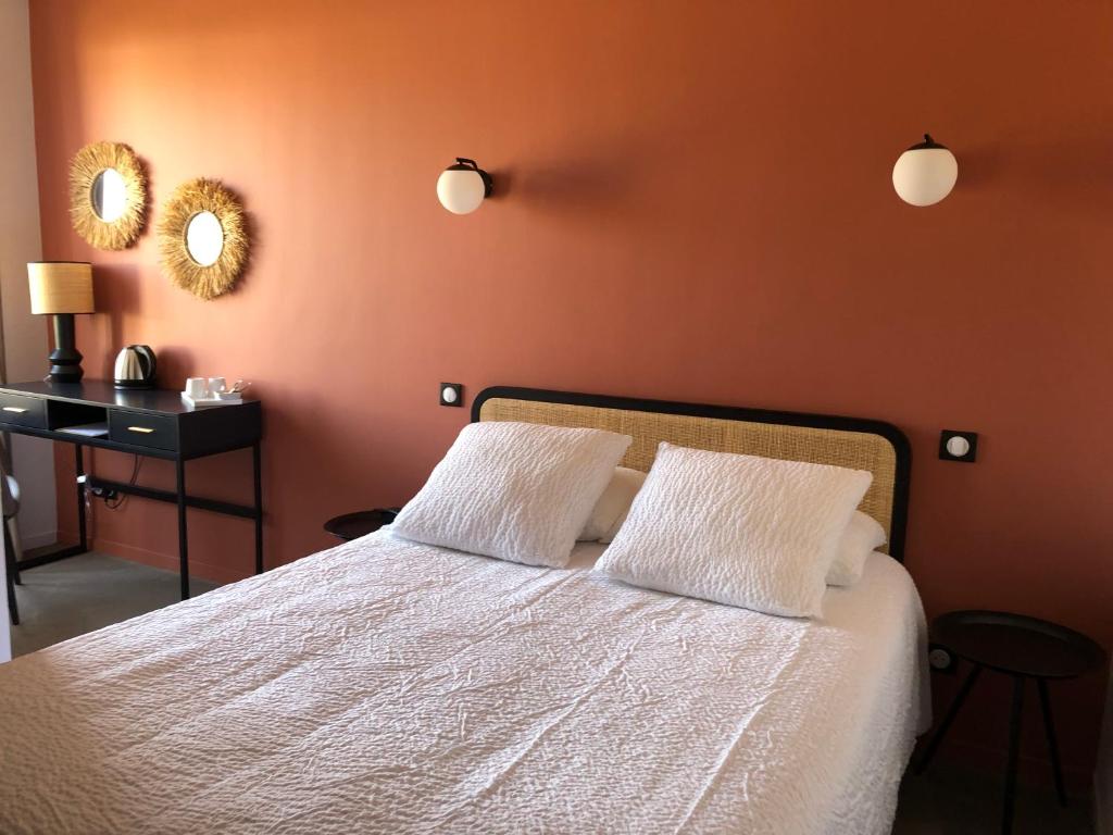 Postel nebo postele na pokoji v ubytování Hôtel de la Glane