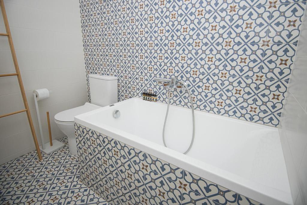 Ένα μπάνιο στο Aeonian Villa Ermioni
