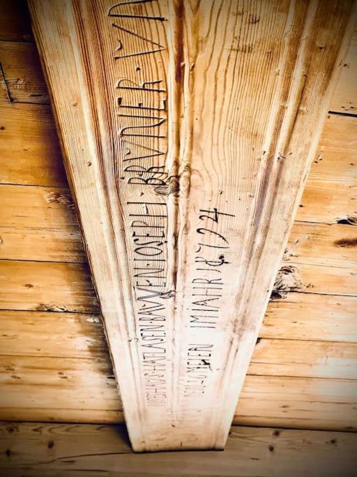 Luxury & Cosy 3.5 rooms apartment in almost 300 years old Chalet - Resim 15