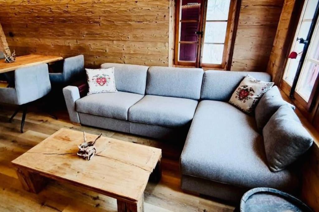 Luxury & Cosy 3.5 rooms apartment in almost 300 years old Chalet - Resim 9