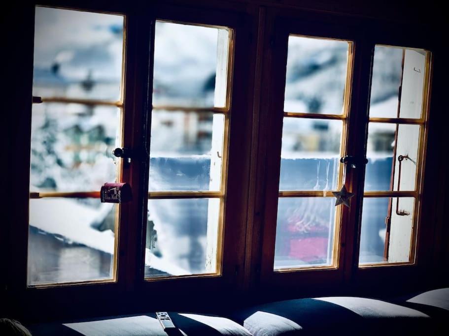 Luxury & Cosy 3.5 rooms apartment in almost 300 years old Chalet - Resim 19