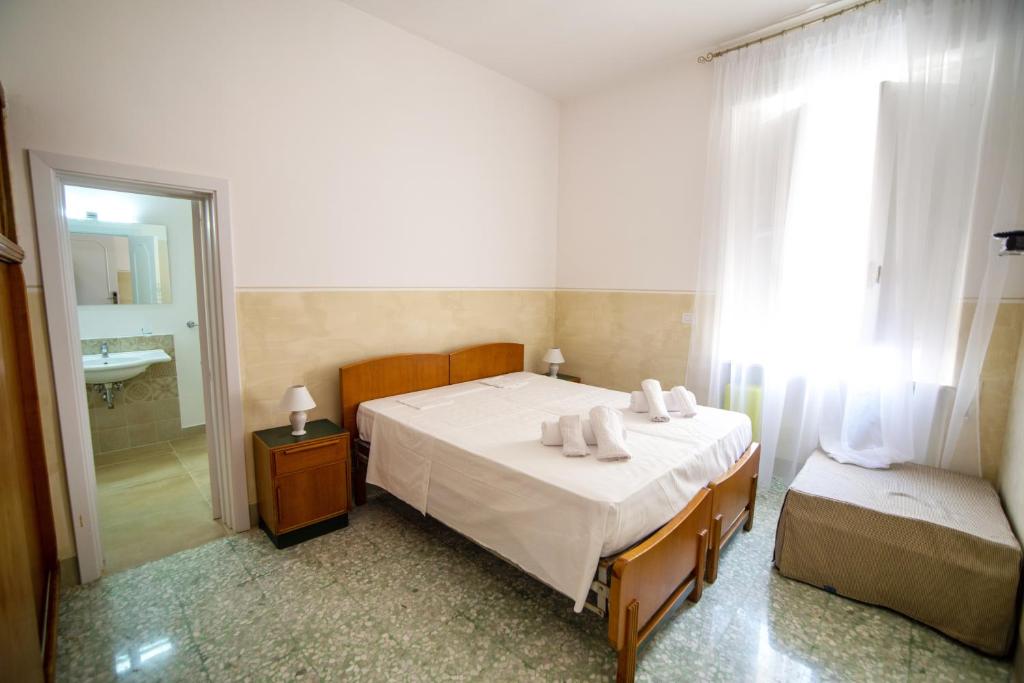 a bedroom with a bed and a sink and a mirror at B&B Mareggiata in Gallipoli