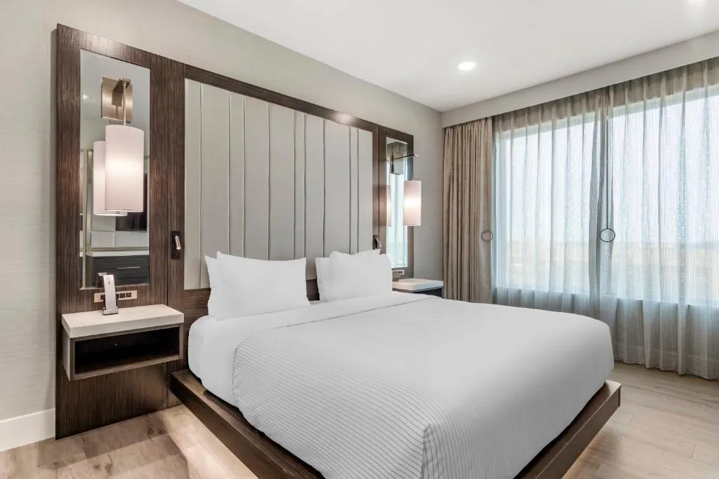 1 Bedroom King Suite with Sofa bed - Disability Access/Non Smoking