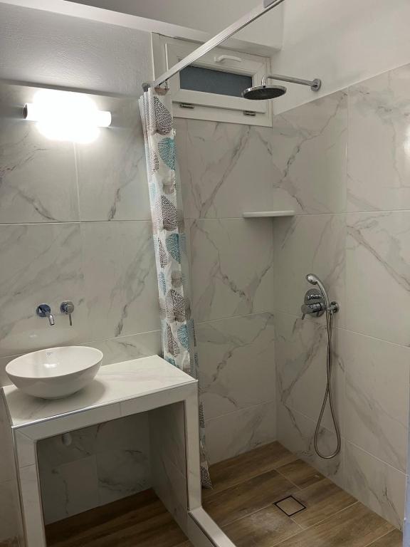 Koupelna v ubytování Firaxenia rooms