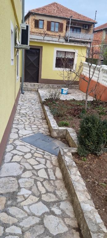 Budova, kde se apartmán nachází