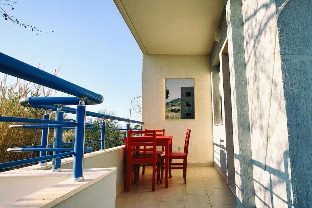 Radhima Seaside Apartment with Free Parking