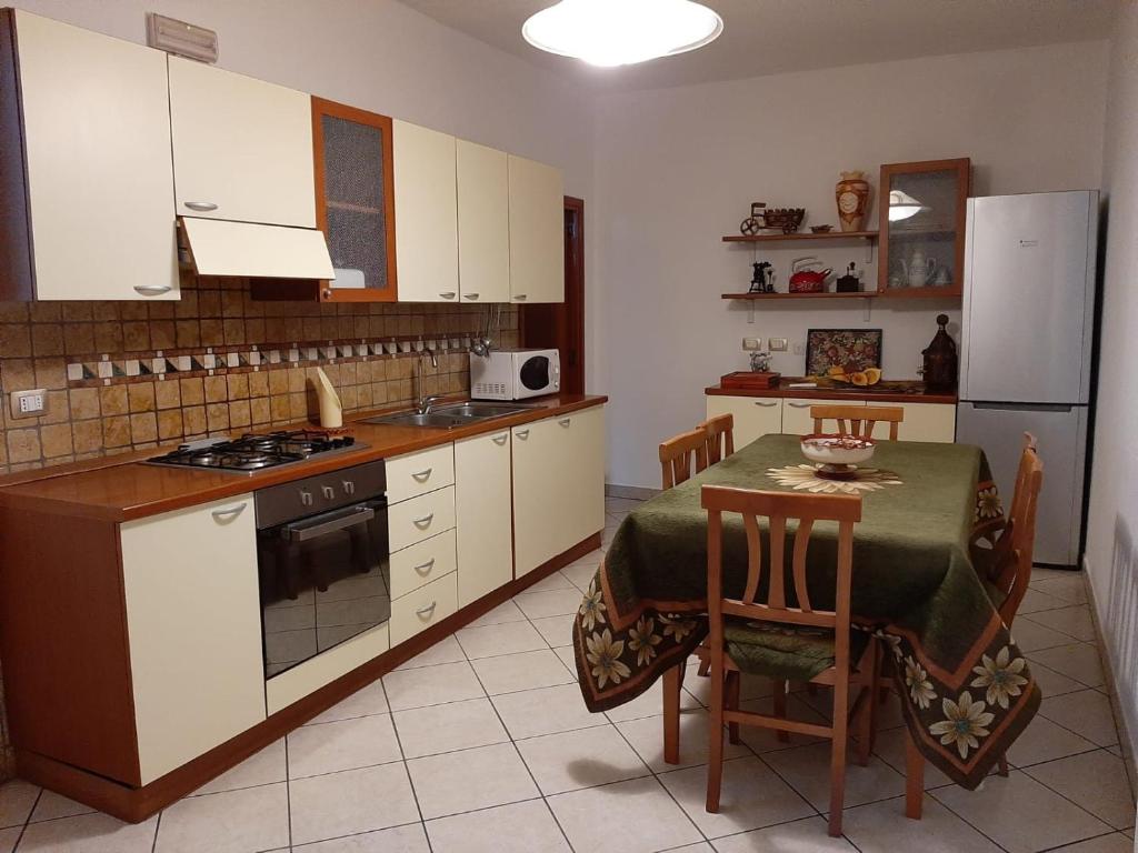 Kuchyň nebo kuchyňský kout v ubytování Casal Sant'Angelo