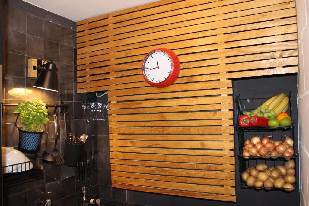 Kuchyň nebo kuchyňský kout v ubytování KLEINE SOUTERRAIN WOHNUNG NÄHE HAMBURG