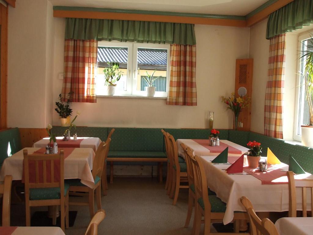 Restaurace v ubytování Familiengasthof Zirmhof