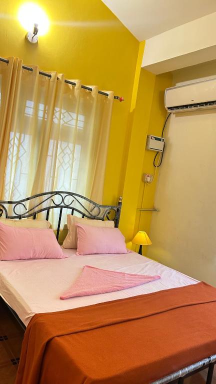 Postel nebo postele na pokoji v ubytování Muffys Guest House