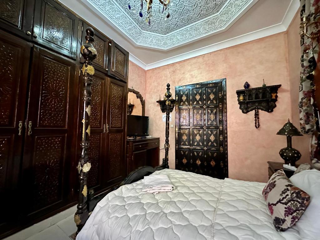 Postel nebo postele na pokoji v ubytování Riad Mogador