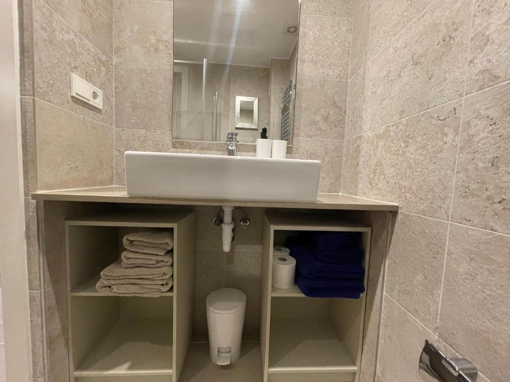 Koupelna v ubytování Apartament Antic Plankton - Sa Riera Begur - Free Parking, Beach, Wifi, Perfect holidays