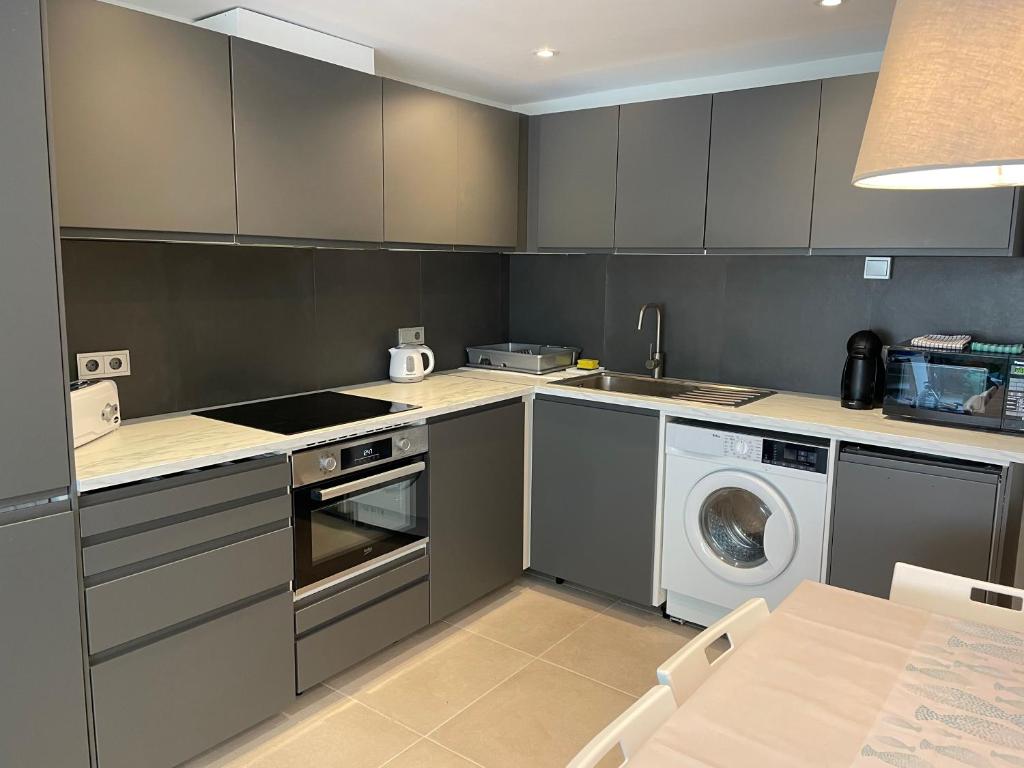 Kuchyň nebo kuchyňský kout v ubytování Apartament Antic Plankton - Sa Riera Begur - Free Parking, Beach, Wifi, Perfect holidays