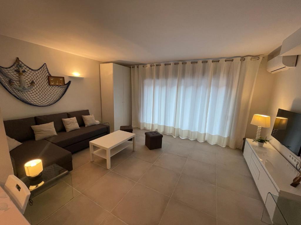 TV a/nebo společenská místnost v ubytování Apartament Antic Plankton - Sa Riera Begur - Free Parking, Beach, Wifi, Perfect holidays
