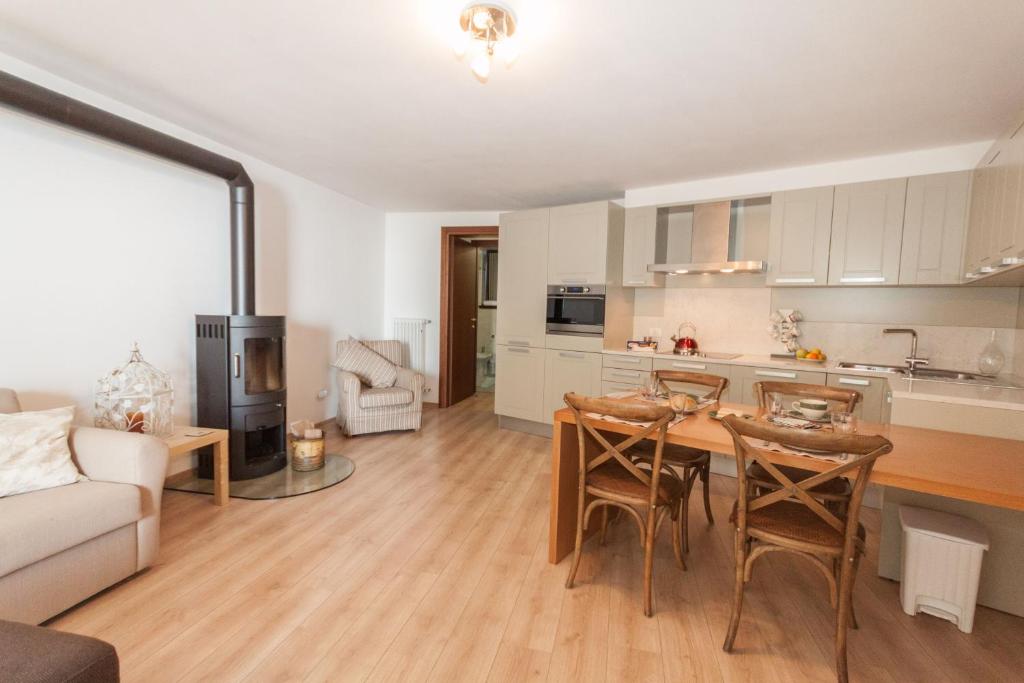 Kuchyň nebo kuchyňský kout v ubytování Casa Fara - Plesio by LoveComo