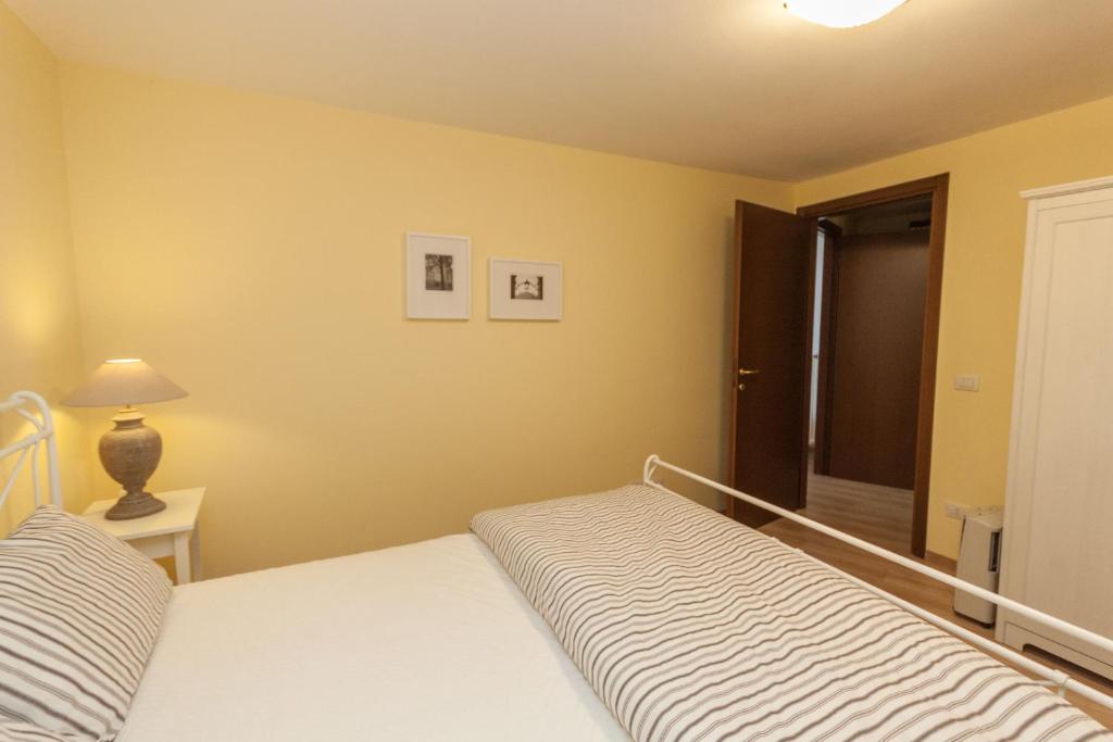 Postel nebo postele na pokoji v ubytování Casa Fara - Plesio by LoveComo