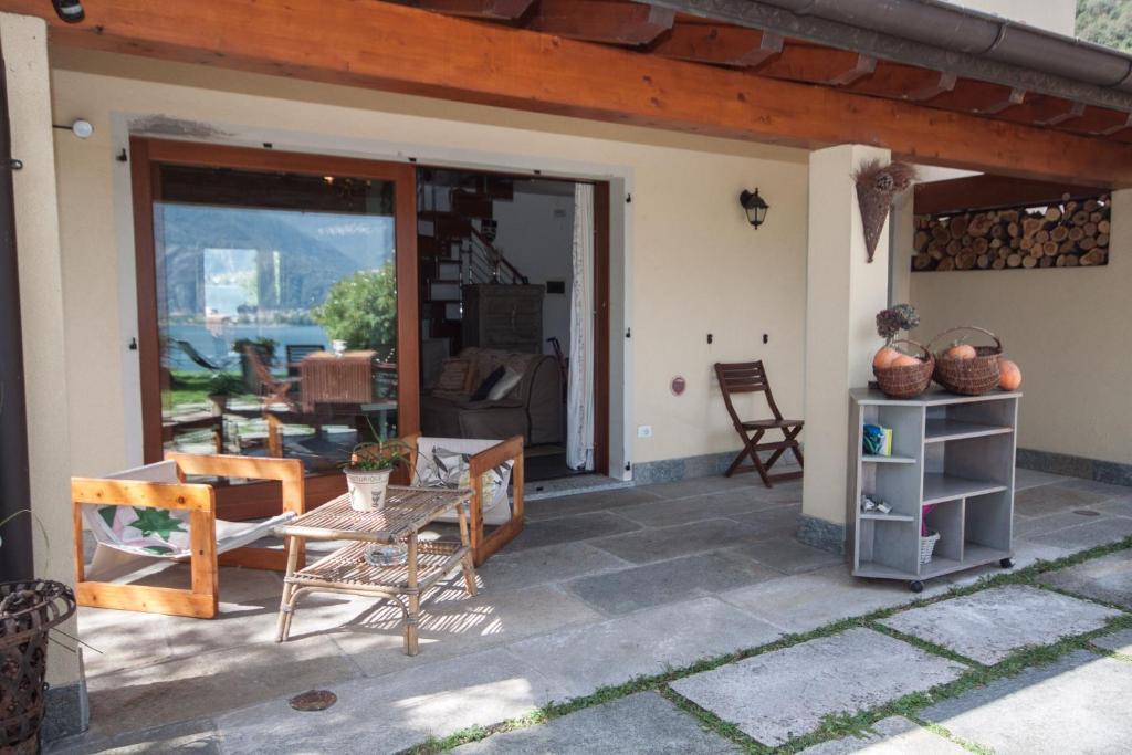 Patio alebo iná vonkajšia časť ubytovania Castel Cottage - Rezzonico, San Siro by LoveComo