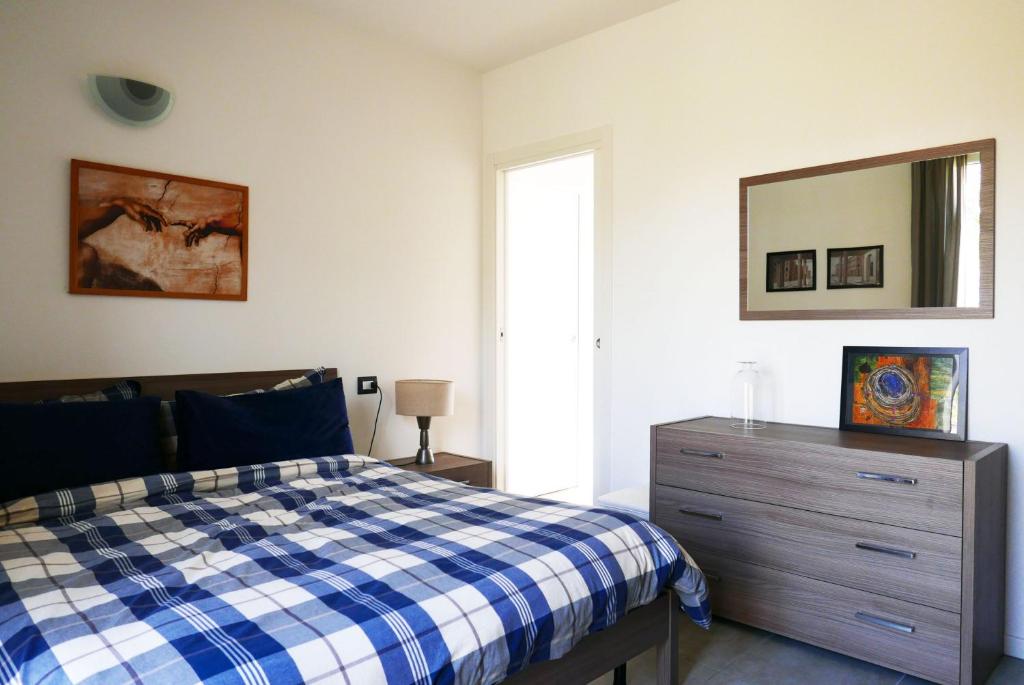 Postel nebo postele na pokoji v ubytování Via Volta Lenno by LoveComo