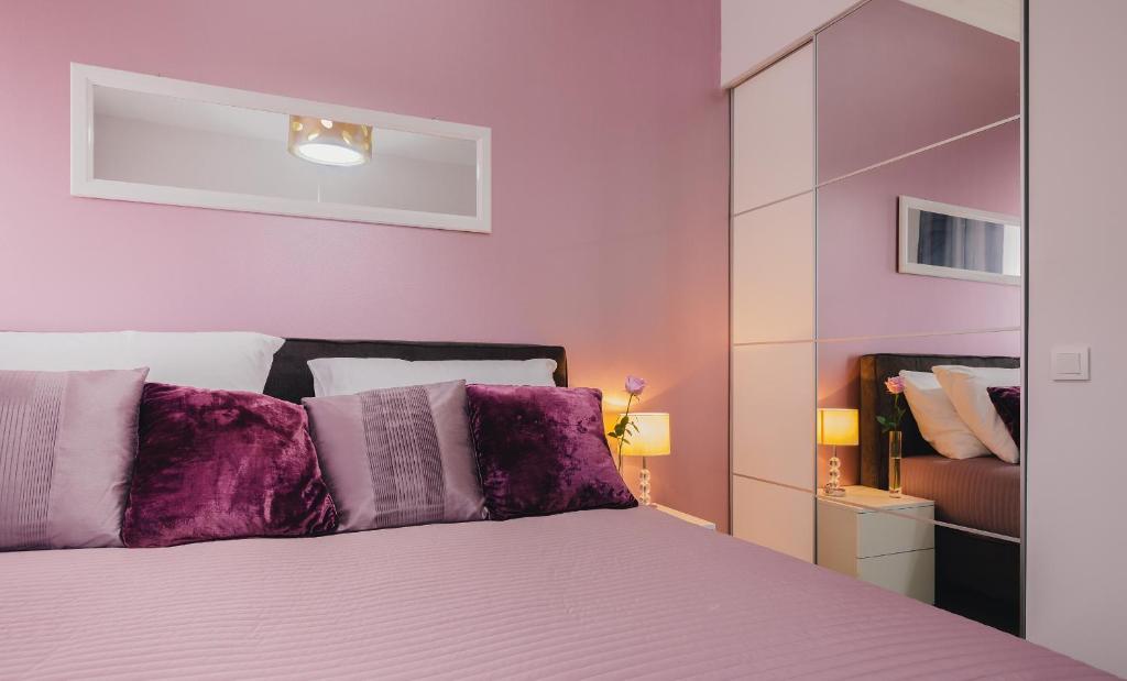 Łóżko lub łóżka w pokoju w obiekcie Apartment for special getaway Nea