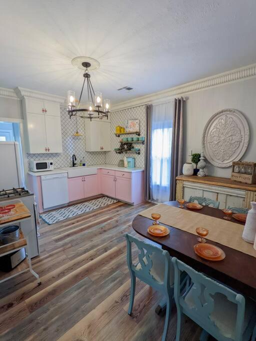 Mainly Yours Broken Arrow Rose District, Broken Arrow (updated prices