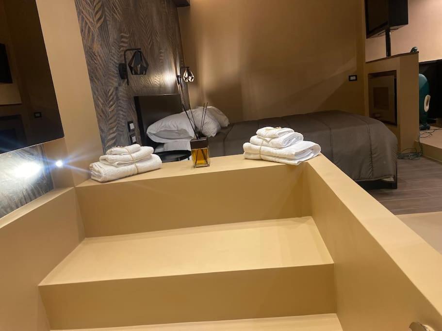 A bed or beds in a room at Montesantogroup Suite House nel centro di Napoli