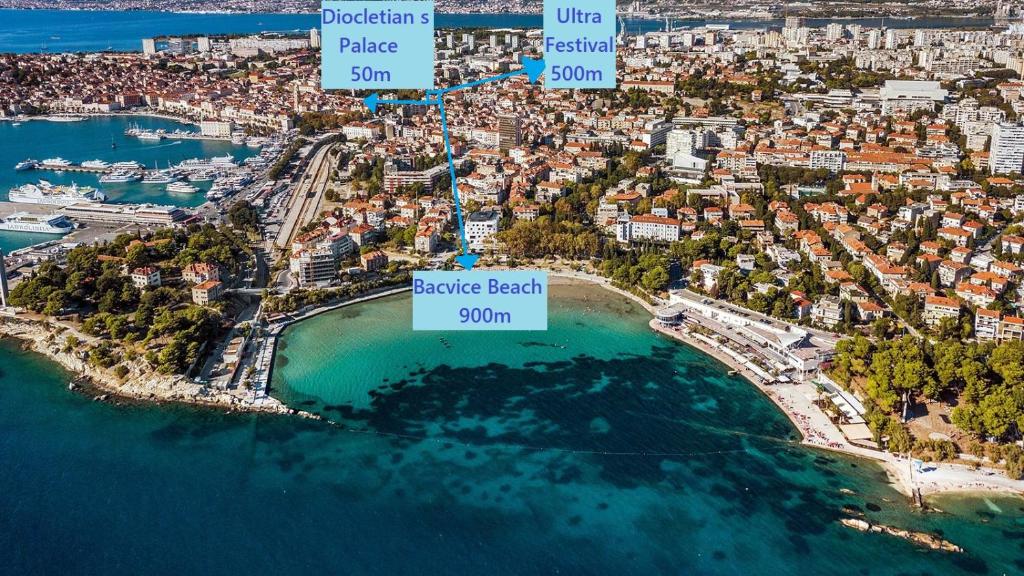 um mapa da ilha de šibenik com os nomes das cidades em Leonilda Rooms em Split