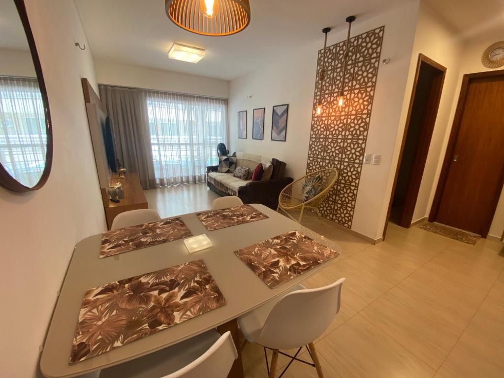 a living room with a table and chairs in a room at Beach Place - Apartamento 03 decorado a 100m da Praia do Cumbuco in Cumbuco