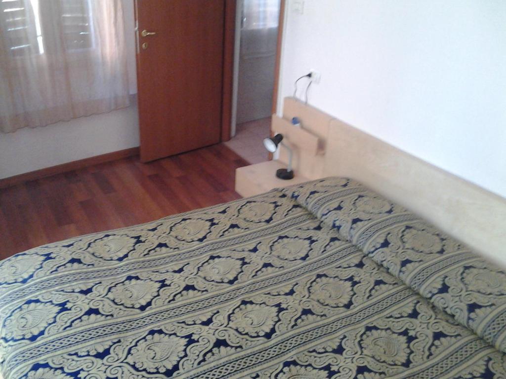 A bed or beds in a room at Hotel Perla